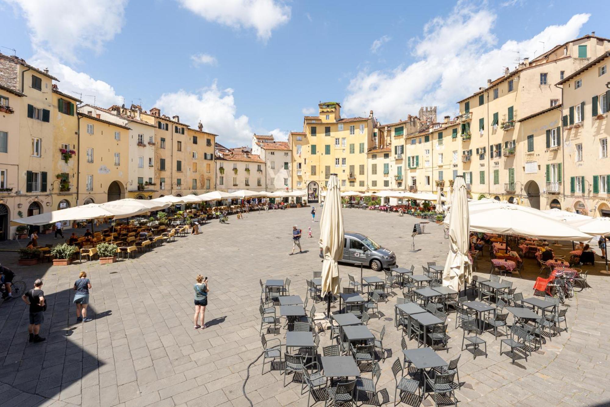 Anfiteatro Lucca Apartment Bagian luar foto